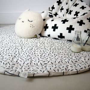 Dash and grid play mat